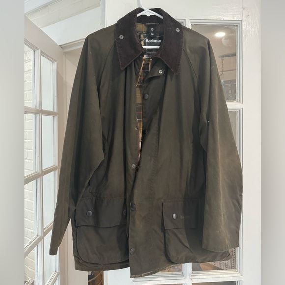 Barbour Classic Beaufort Wax Jacket - Picture 2 of 2